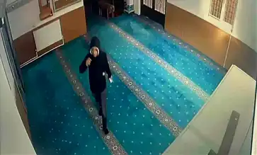 Cami Hırsızı Kek Yedi, Su Parasını Çaldı!