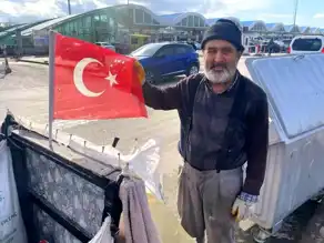 Emekli Hüseyin Amca'nın Bayrak Aşkı