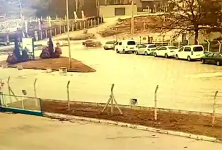 Eskişehir'de Geri Giden Araç Kazaya Karıştı