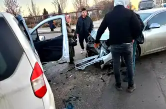 Eskişehir'de Buzlanma: 3 Araç Çarpıştı!