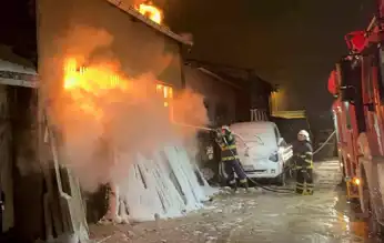 Sanayi Sitesi Mobilya Atölyesinde Yangın!