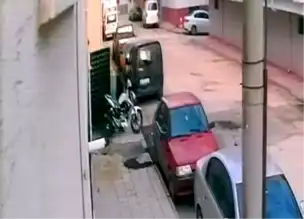 Eskişehir'de Motosiklet Hırsızlığı: Güvenlik Kamerası Kaydı
