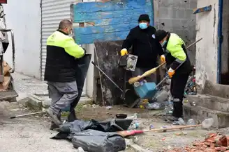 Eskişehir'de Evden 6 Kamyon Çöp!