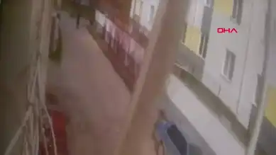 Eskişehir'de Çocuk, Köpeklerden Sırt Çantasıyla Kurtuldu!