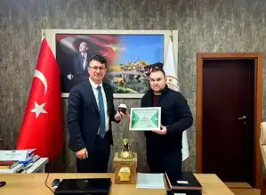 Eskişehirli Arıcı Uluslararası Bal Yarışmasında Birinci Oldu