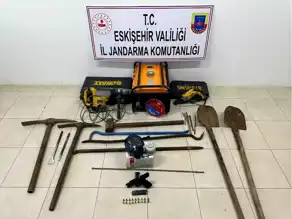 Çifteler'de Kaçak Kazı Baskını: 12 Gözaltı