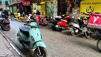 Eskişehir'de Motosikletler Yaya Geçişini Engelliyor