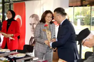 Vali, Öğretmenler Günü'nde Öğretmenlerle Buluştu