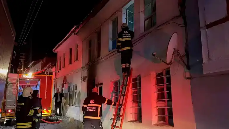 Eskişehir'de Ev Yangını: Eşyalar Küle Dönmüş