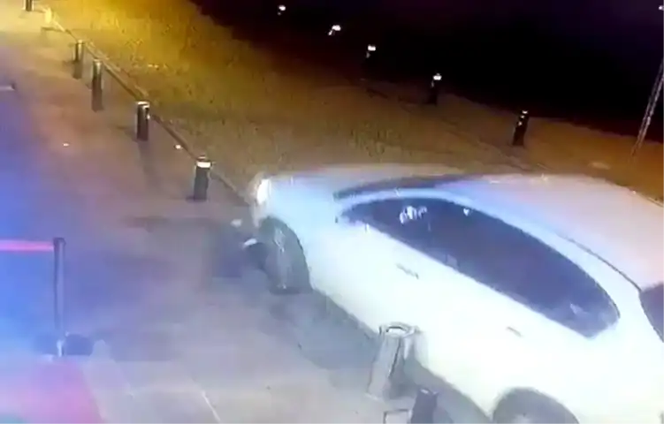Eskişehir'de Kaçan Sürücü Yakalandı! Dubaya Çarpan Araç Kameralara Takıldı