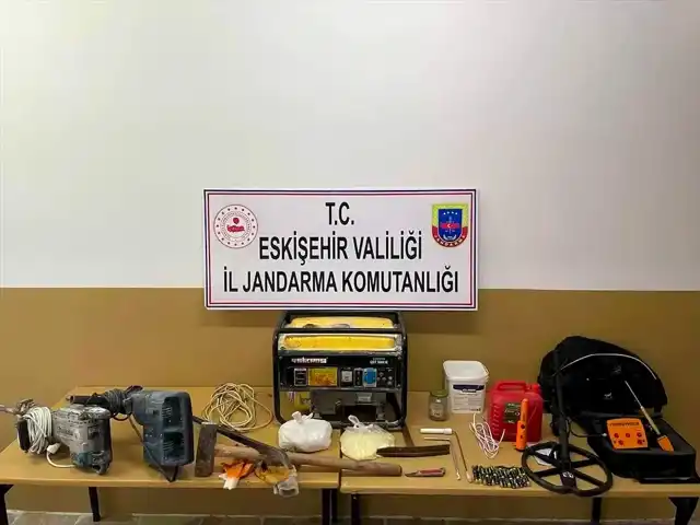 Eskişehir Sarıcakaya'da Kaçak Kazı Operasyonu!