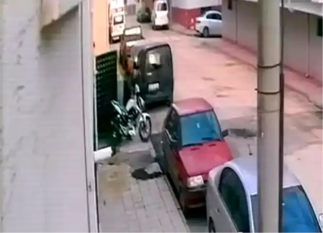 Eskişehir'de Motosiklet Hırsızlığı: Güvenlik Kamerası Kaydı