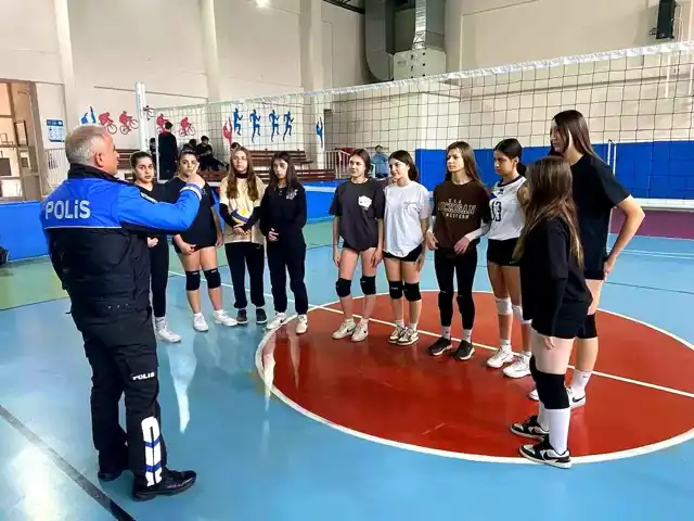 Eskişehir'de Polis, Çocuklara Eğlenceli Eğitim Verdi