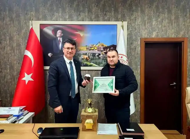 Eskişehirli Arıcı Uluslararası Bal Yarışmasında Birinci Oldu