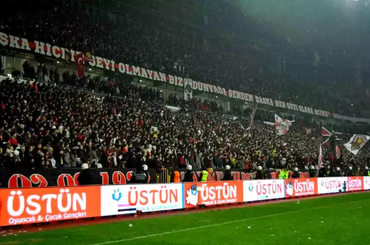 Eskişehirspor, Manavgat'ı Yendi, Liderliğe Oturdu!