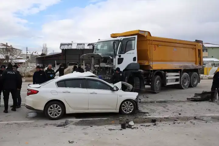 Seyitgazi'de Trafik Kazası: 1 Ölü