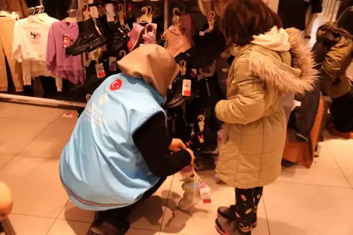 Yetim Çocuklara Giyim Desteği